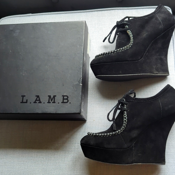 L.A.M.B. Nate blk suede booties sz 9.5 - Picture 4 of 8